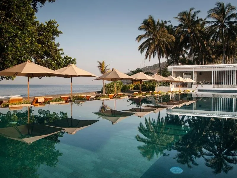Area luar Living Asia Resort di Senggigi
